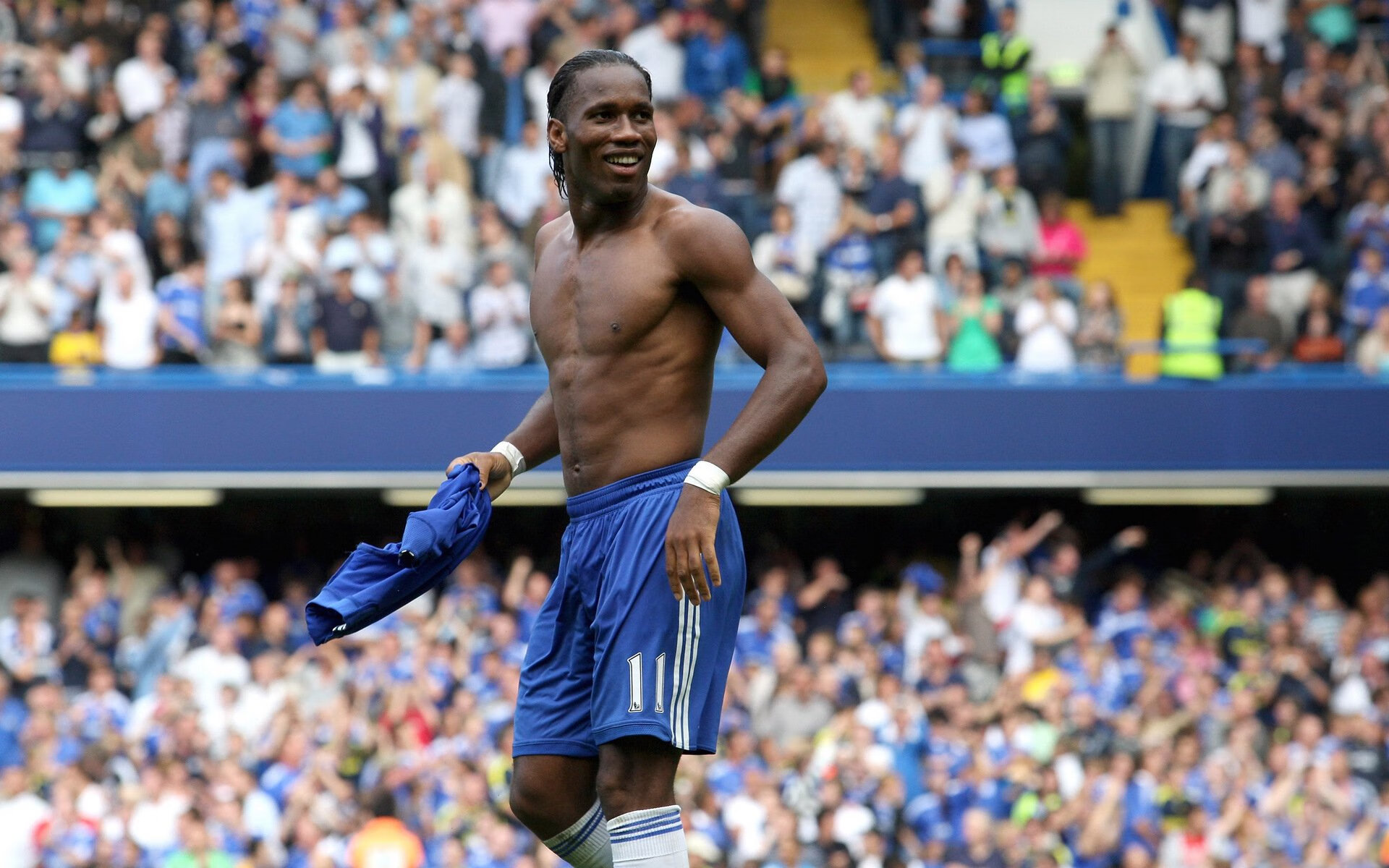 “运动舞蹈:金牛区城北体育馆上演炫目舞步,观众们为舞者们热血沸腾”